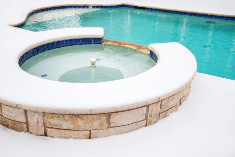 Bien réussir l'hivernage de ma piscine