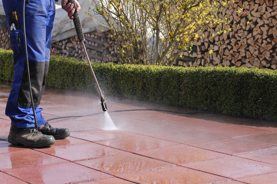 Comment nettoyer le carrelage de la terrasse ?