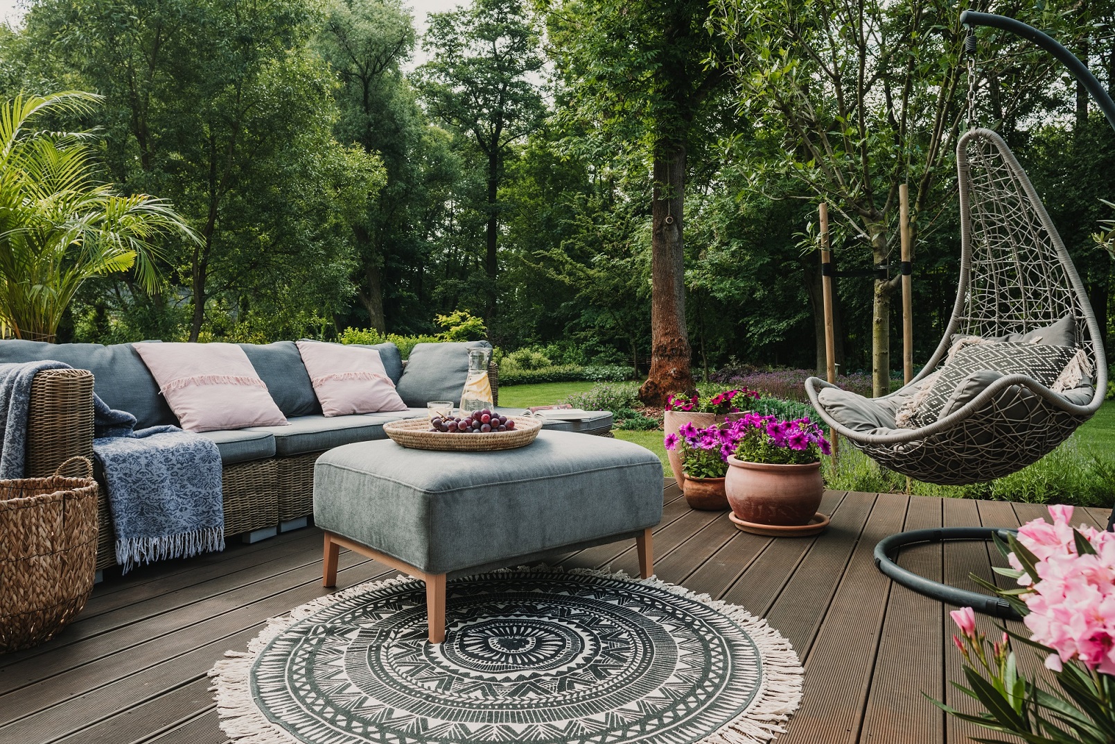 Meubles de jardin : ensembles de patio, parasols, abris-soleil et