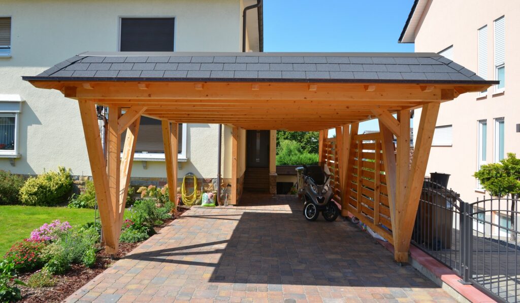 beau carport sur mesure en bois